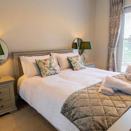 Hedgefield House - Serene Top Floor Flat インヴァネス エクステリア 写真