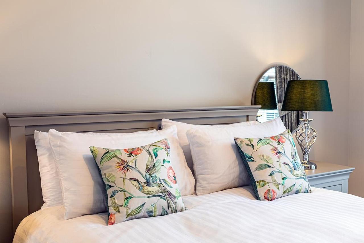 Hedgefield House - Serene Top Floor Flat インヴァネス エクステリア 写真