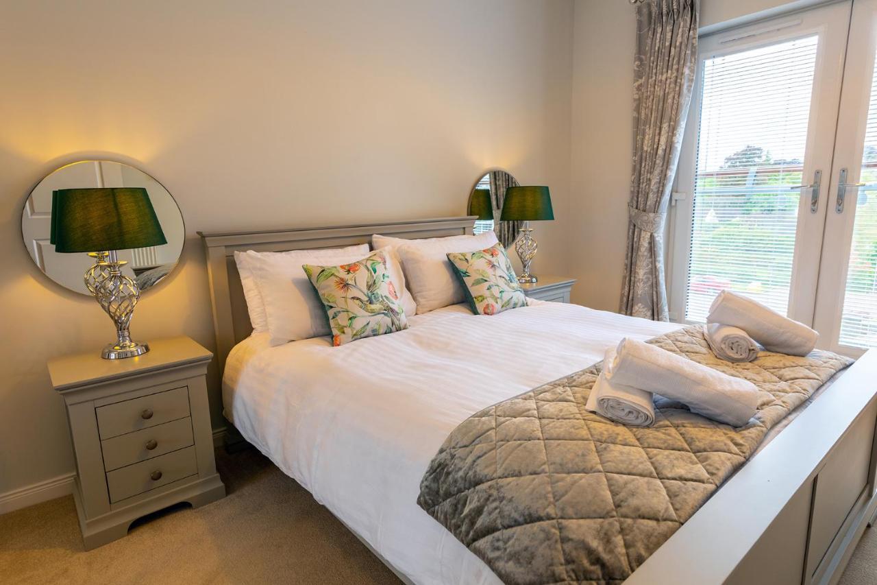 Hedgefield House - Serene Top Floor Flat インヴァネス エクステリア 写真