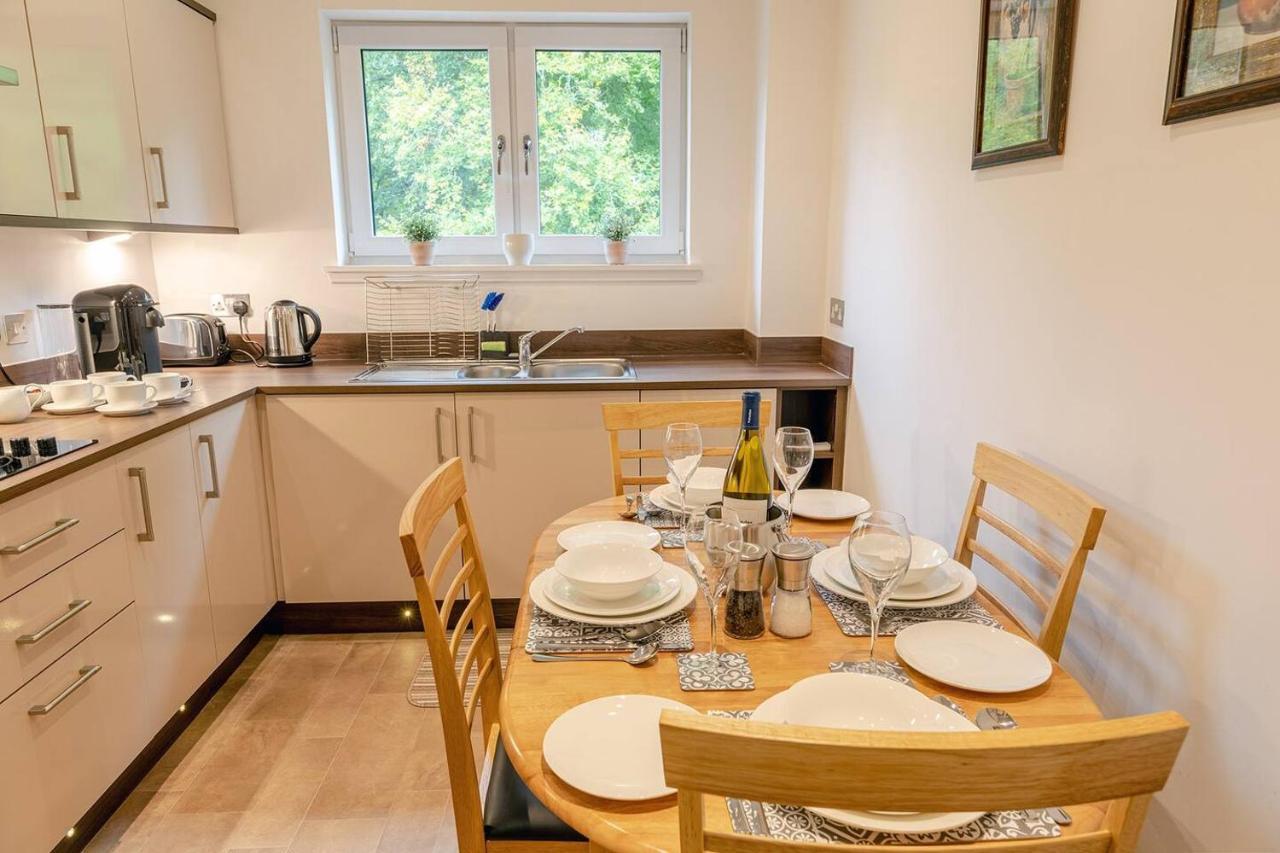 Hedgefield House - Serene Top Floor Flat インヴァネス エクステリア 写真