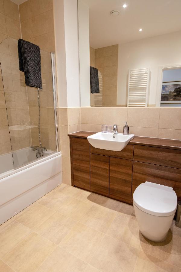 Hedgefield House - Serene Top Floor Flat インヴァネス エクステリア 写真